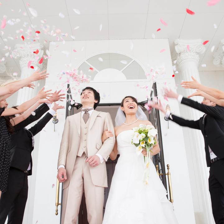 【結婚式と披露宴の違い】スタイル別の特徴や流れを詳しく解説