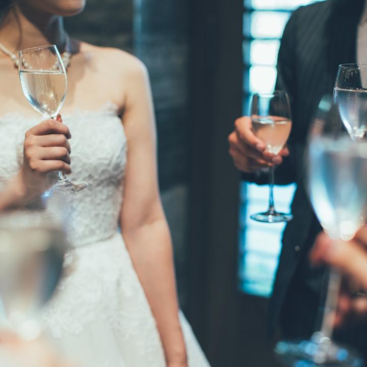 結婚式に異性の友達を呼ぶのはNG？ 招待するときの注意点とは